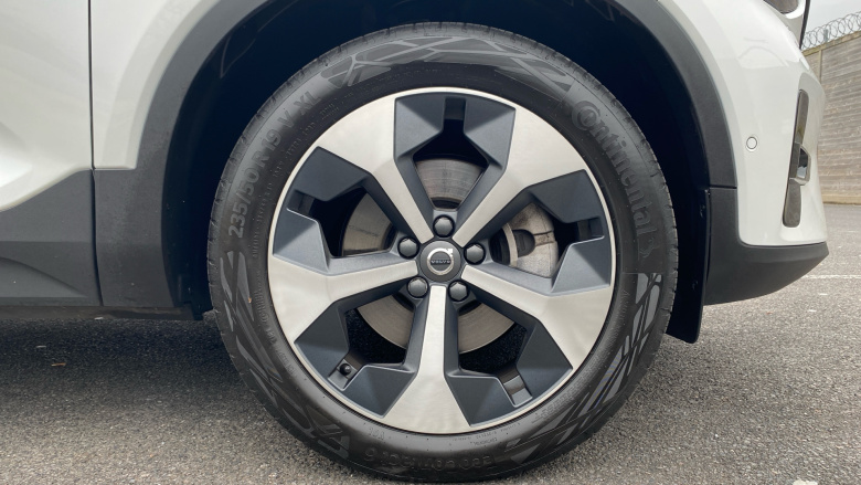 Volvo XC40 2.0 B3P Ultimate Dark 5dr Auto Petrol Estate